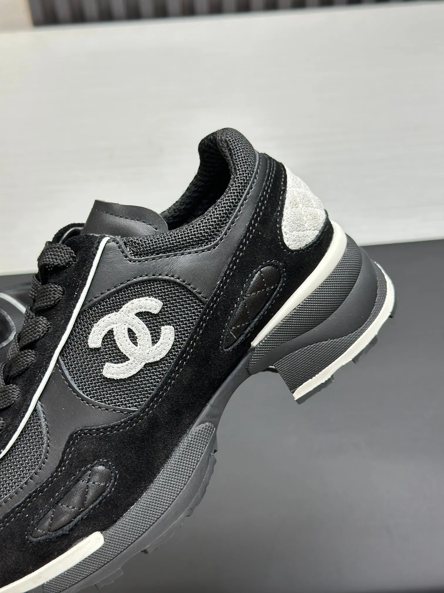 Men's shoes 💰620💰Women's 🚺 Chanel Panda shoes! 2025 counter top casual sports shoes This classic design; the upper is in the style of electric embroidery with various techniques; the outsole is fashionable and sporty; the unusual inclusion of a variety of color matching elements... The diversified mix and match is very good-looking and versatile, and can be used for leisure, fashion, sports, and outdoor... ꫛꫀꪝ Go➫ Materials: ❶Upper made of: original imported first-layer silk cowhide + original waterproof cloth + original first-layer cowhide ❷Inner use: Original Yangli+wang ❸ Outsole based on: Original TPU combination outsole Special counter boutique packaging complete set for women 35–41